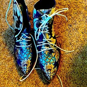 Size 39 or US 8 Gorgeous boots